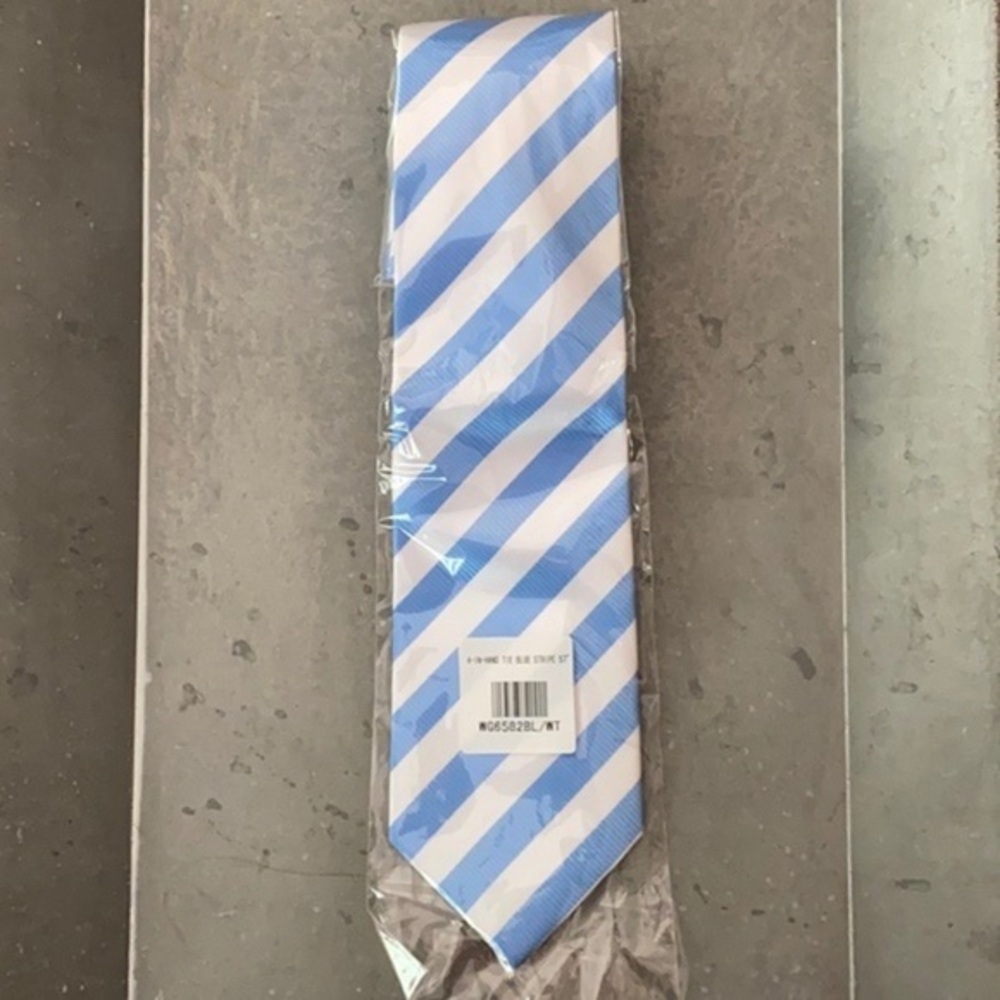 Great looking white/blue tie​